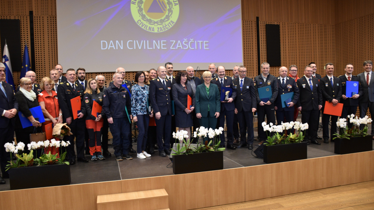 Letošnji kipec Civilne zaščite magistru Matjažu Klariču