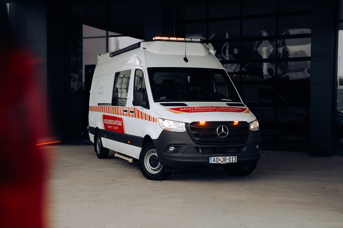 Madžarski prometni inšpektorji z novimi vozili